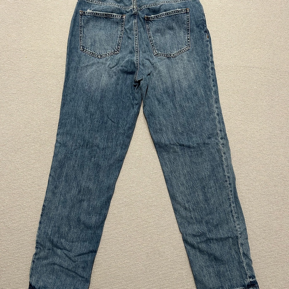 Women’s Pistola high waist, distressed jeans.